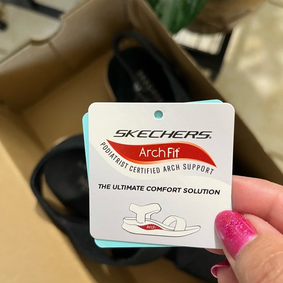 🖤 Black Skecher sandals by Martha Stewart. Size 6. Worn once. EUC. 🖤 - Picture 5 of 6